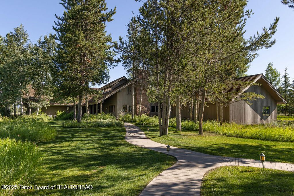 255/225 HUCKLEBERRY Drive, Jackson, WY 83001