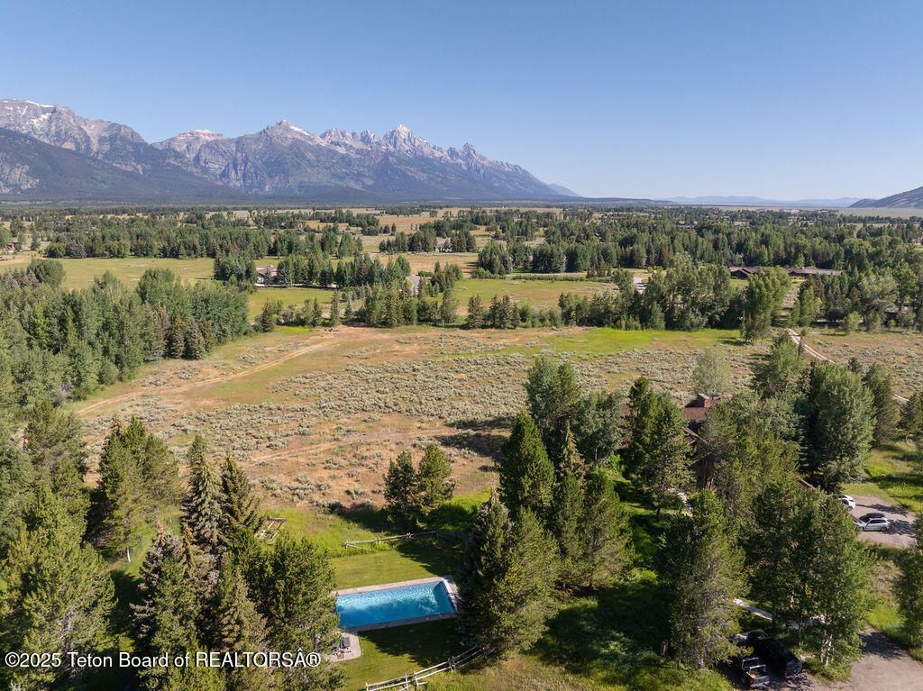 255/225 HUCKLEBERRY Drive, Jackson, WY 83001 photo 35