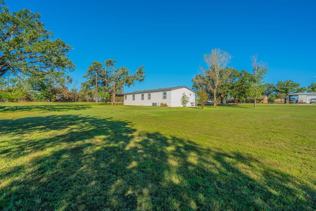 104 Hill Top Court, Springtown, TX 76082 — photo 3