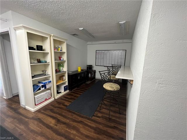 12155 Metro PKWY # 4, Fort Myers, FL 33966