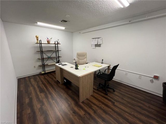 12155 Metro PKWY # 4, Fort Myers, FL 33966