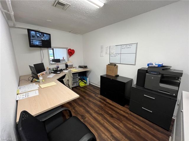 12155 Metro PKWY # 4, Fort Myers, FL 33966