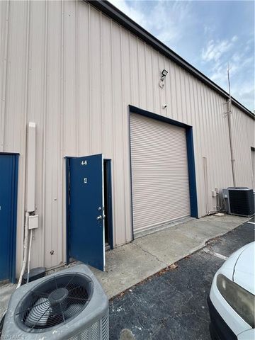 12155 Metro PKWY # 4, Fort Myers, FL 33966