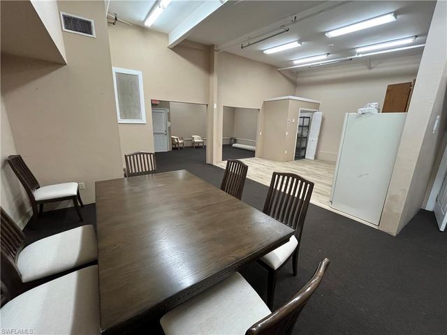 12155 Metro PKWY # 4, Fort Myers, FL 33966