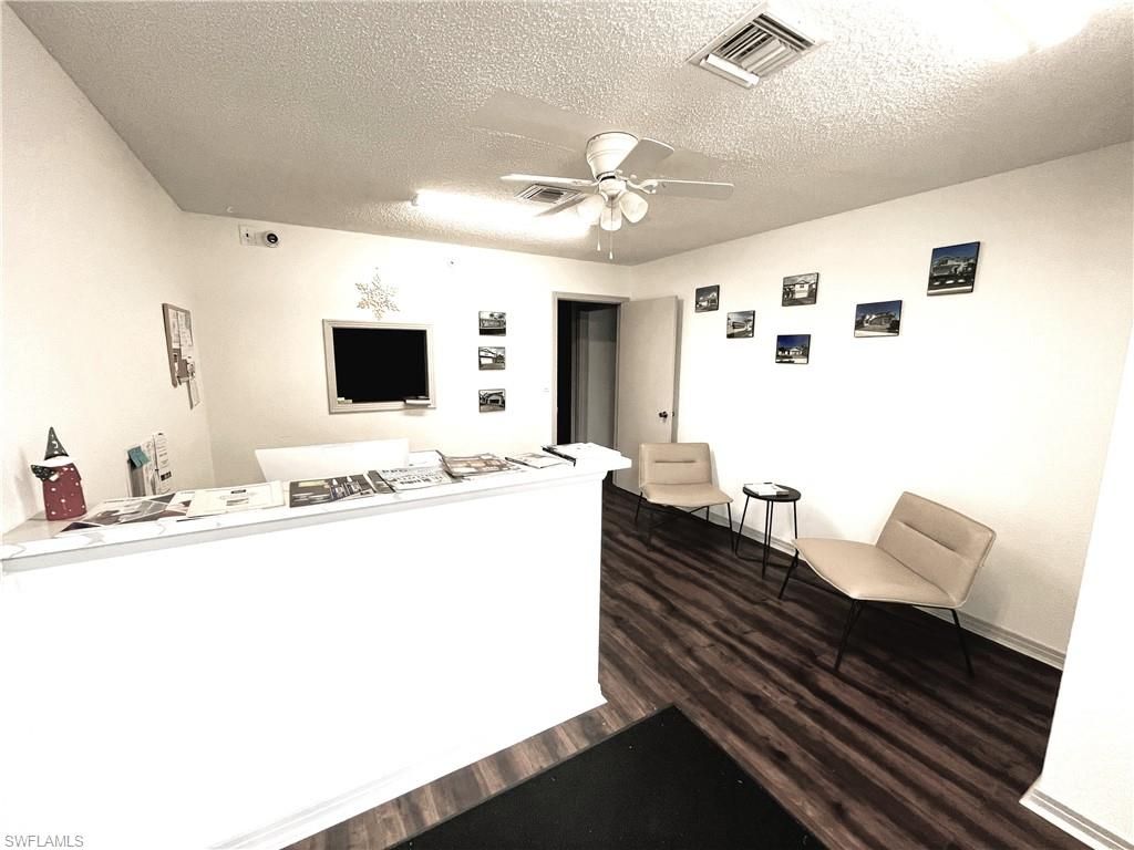 12155 Metro PKWY # 4, Fort Myers, FL 33966