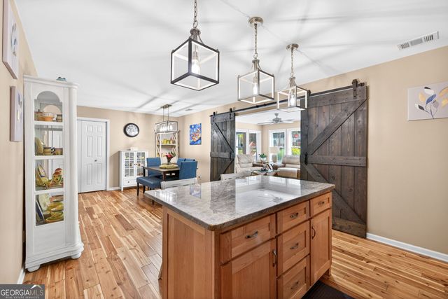 195 Phillips Drive, Cleveland, GA 30528