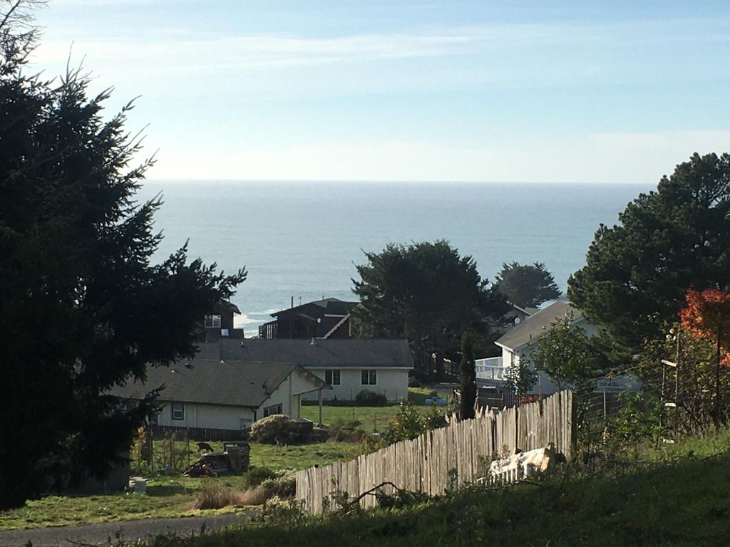 190 Shaker Road, Shelter Cove, CA 95589