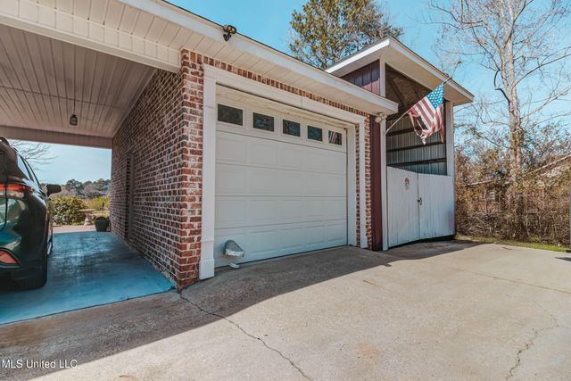 17113 E Spring Lake Drive, Vancleave, MS 39565