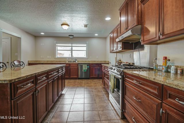 17113 E Spring Lake Drive, Vancleave, MS 39565