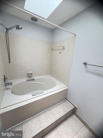 1111 HALESWORTH DR, Rockville, MD 20854
