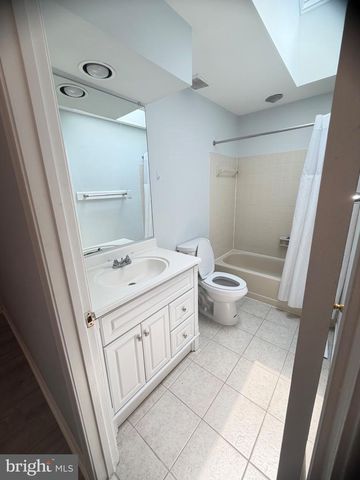 1111 HALESWORTH DR, Rockville, MD 20854