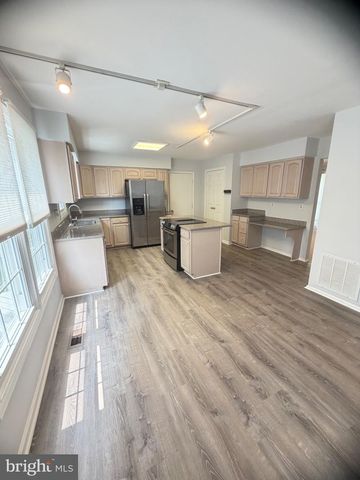 1111 HALESWORTH DR, Rockville, MD 20854