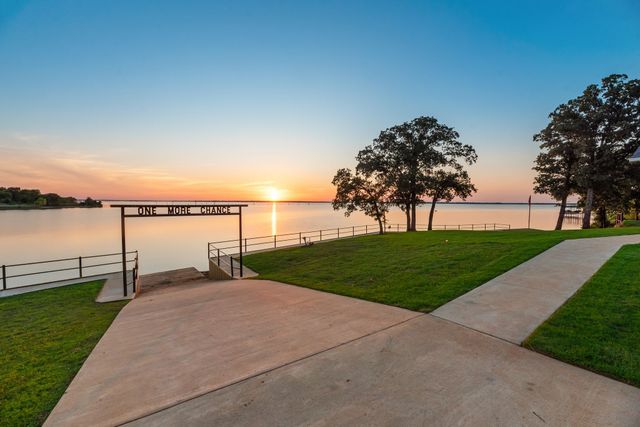 1144 Paradise Cove, Streetman, TX 75859