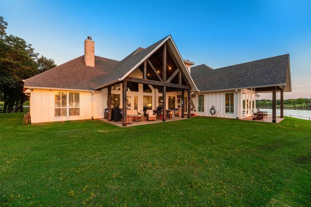 1144 Paradise Cove, Streetman, TX 75859
