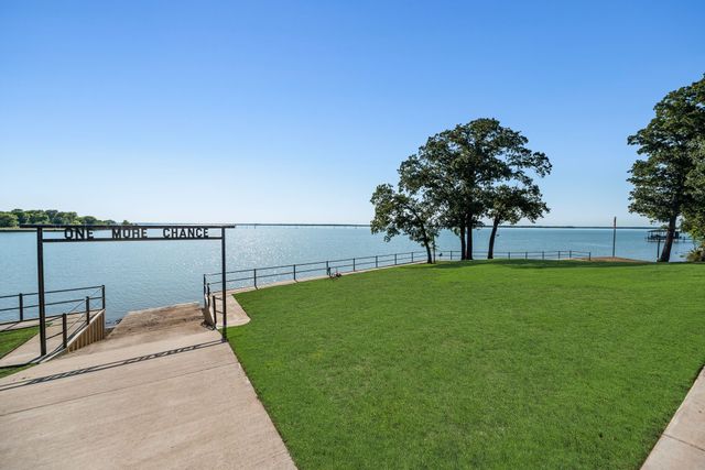 1144 Paradise Cove, Streetman, TX 75859