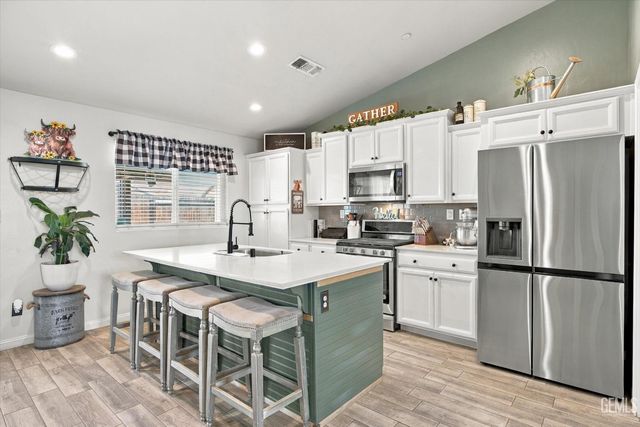 9212 Snowy River Drive, Bakersfield, CA 93311