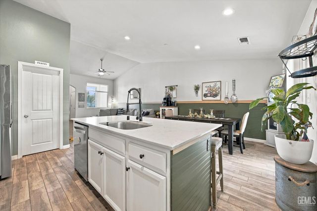 9212 Snowy River Drive, Bakersfield, CA 93311