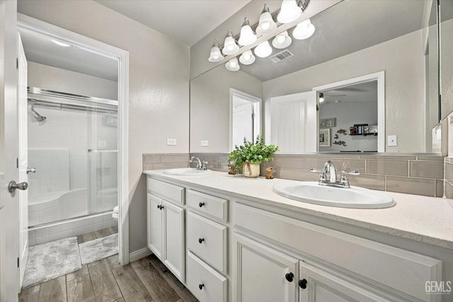 9212 Snowy River Drive, Bakersfield, CA 93311