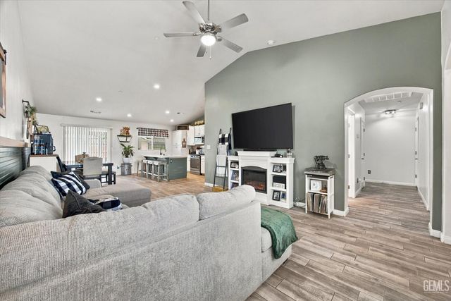 9212 Snowy River Drive, Bakersfield, CA 93311