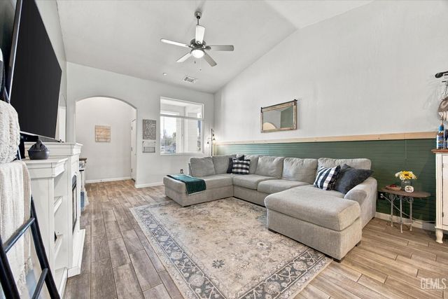 9212 Snowy River Drive, Bakersfield, CA 93311