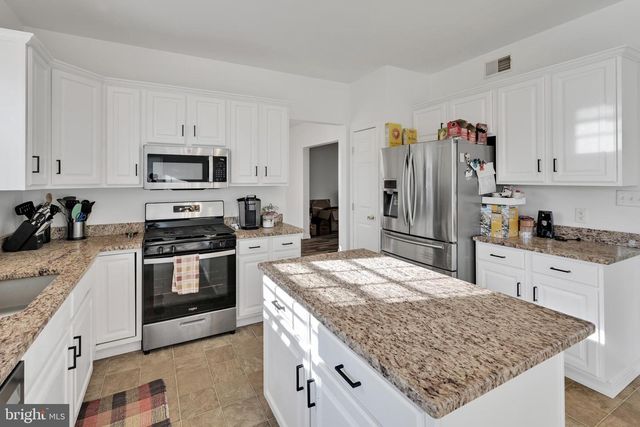 228 LONGVIEW DR, Reading, PA 19608