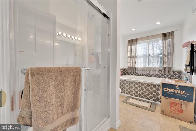 228 LONGVIEW DR, Reading, PA 19608