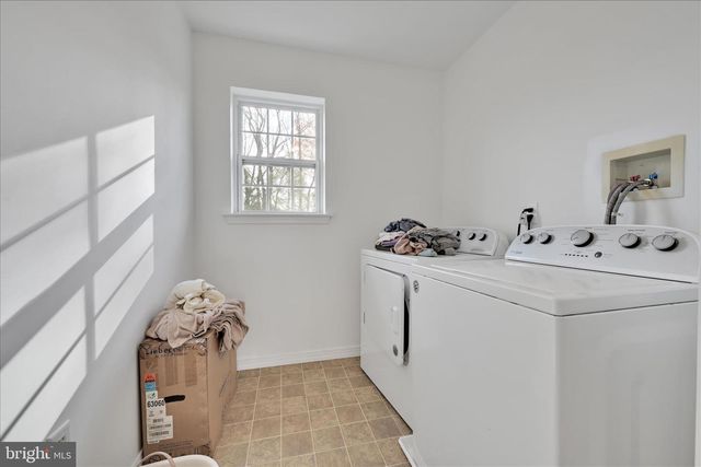 228 LONGVIEW DR, Reading, PA 19608