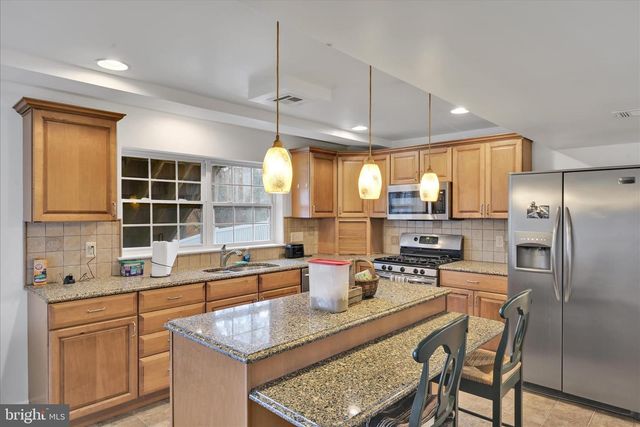 228 LONGVIEW DR, Reading, PA 19608