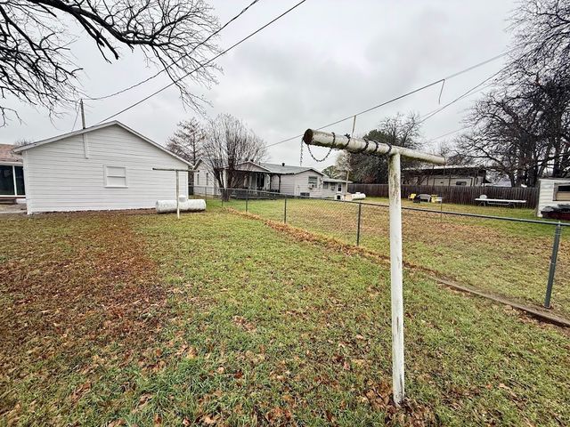 133 Gordon Drive, Azle, TX 76020