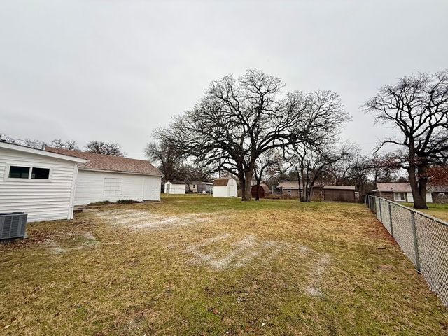 133 Gordon Drive, Azle, TX 76020