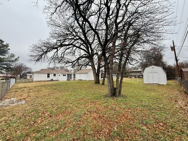 133 Gordon Drive, Azle, TX 76020