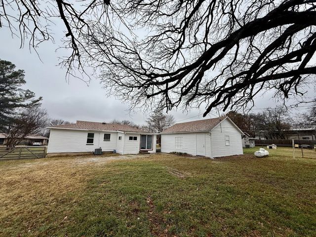 133 Gordon Drive, Azle, TX 76020