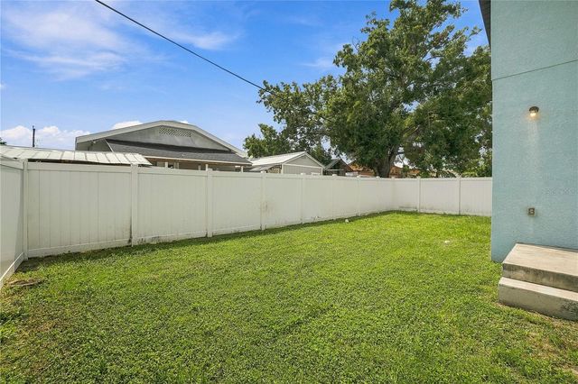 2736 W SPRUCE STREET, Tampa, FL 33607