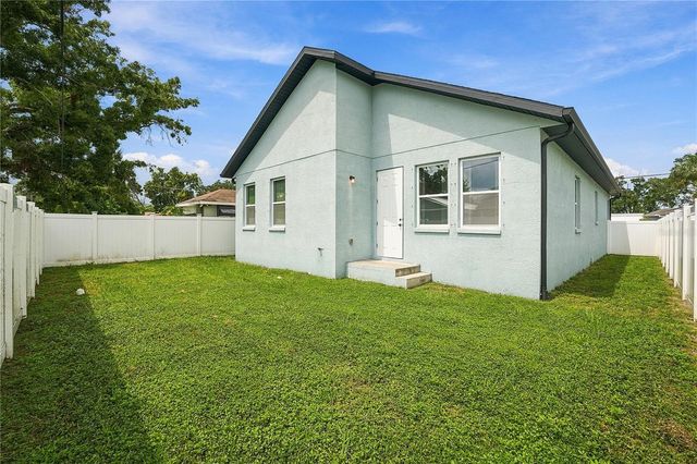 2736 W SPRUCE STREET, Tampa, FL 33607