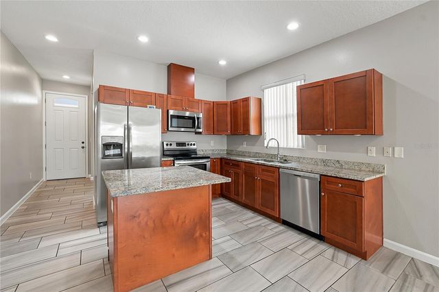 2736 W SPRUCE STREET, Tampa, FL 33607