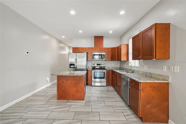 2736 W SPRUCE STREET, Tampa, FL 33607