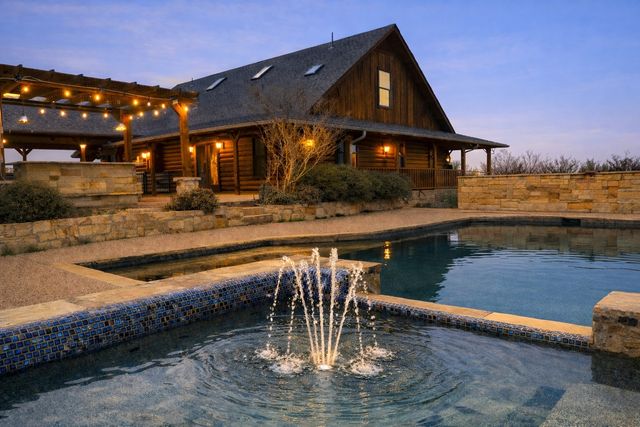 2779 Canyon Wren Loop, Graford, TX 76449