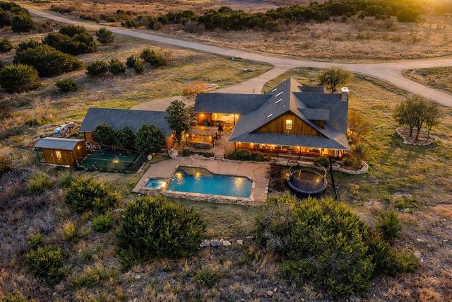 2779 Canyon Wren Loop, Graford, TX 76449