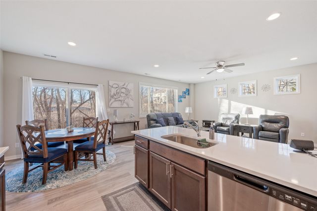 290 Amberwood Drive, Pleasant Hill, IA 50327