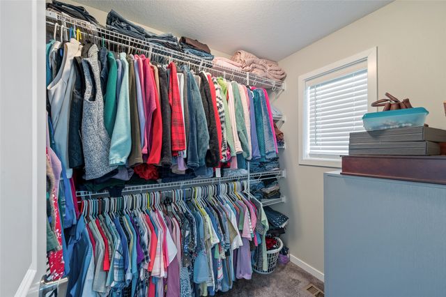 290 Amberwood Drive, Pleasant Hill, IA 50327