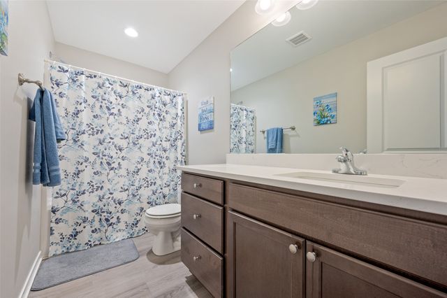 290 Amberwood Drive, Pleasant Hill, IA 50327