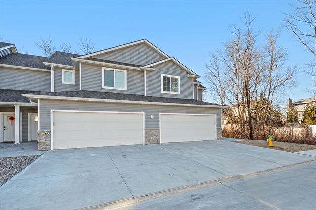 290 Amberwood Drive, Pleasant Hill, IA 50327