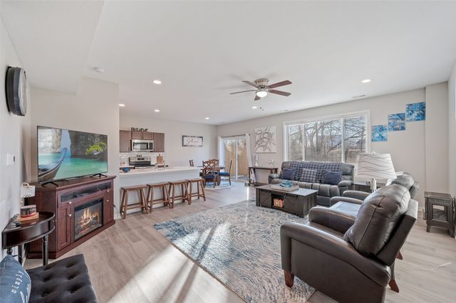 290 Amberwood Drive, Pleasant Hill, IA 50327