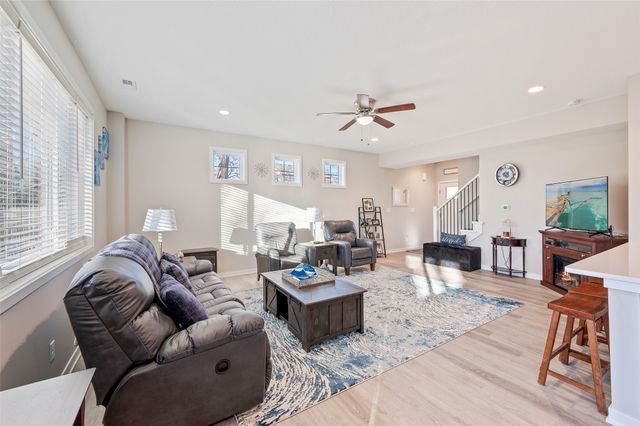 290 Amberwood Drive, Pleasant Hill, IA 50327