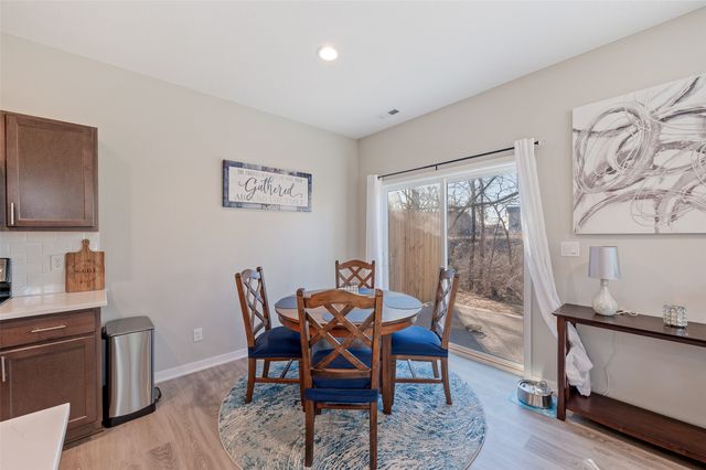 290 Amberwood Drive, Pleasant Hill, IA 50327