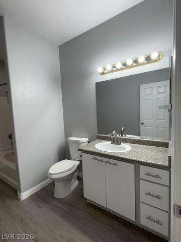 4915 East Russell Road 115, Las Vegas, NV 89120