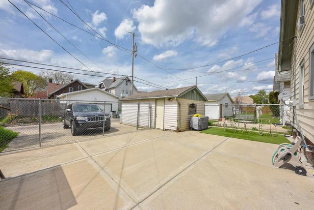 2809 N 38th STREET, Milwaukee, WI 53210