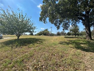 301 Cottonwood Street, Comanche, TX 76442