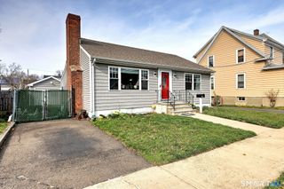 35 Nelson Terrace, Bridgeport, CT 06610