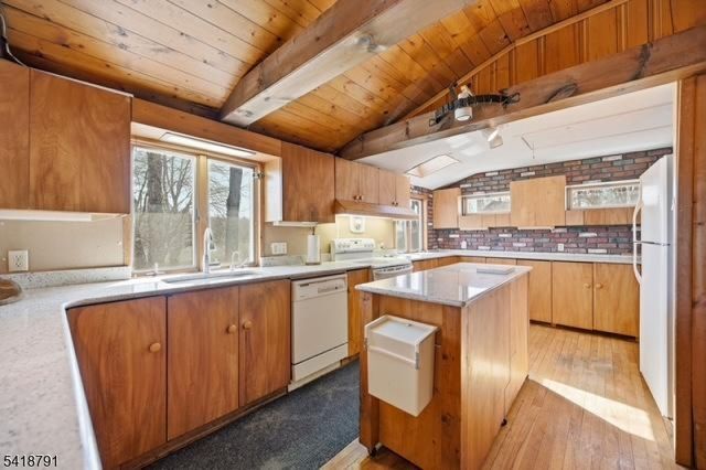 27 Plaza Dr, Hampton Twp., NJ 07860